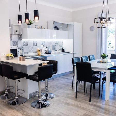 H11 Luxury Sanremo Centro - Elegante - Casino Apartment Luaran gambar