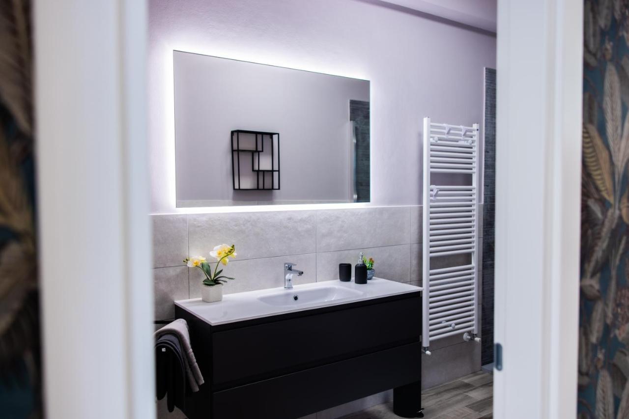 H11 Luxury Sanremo Centro - Elegante - Casino Apartment Luaran gambar