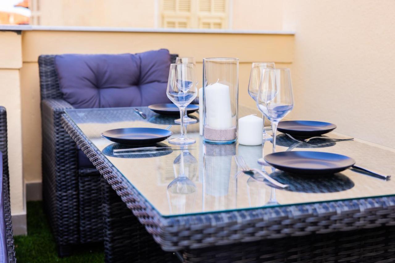 H11 Luxury Sanremo Centro - Elegante - Casino Apartment Luaran gambar