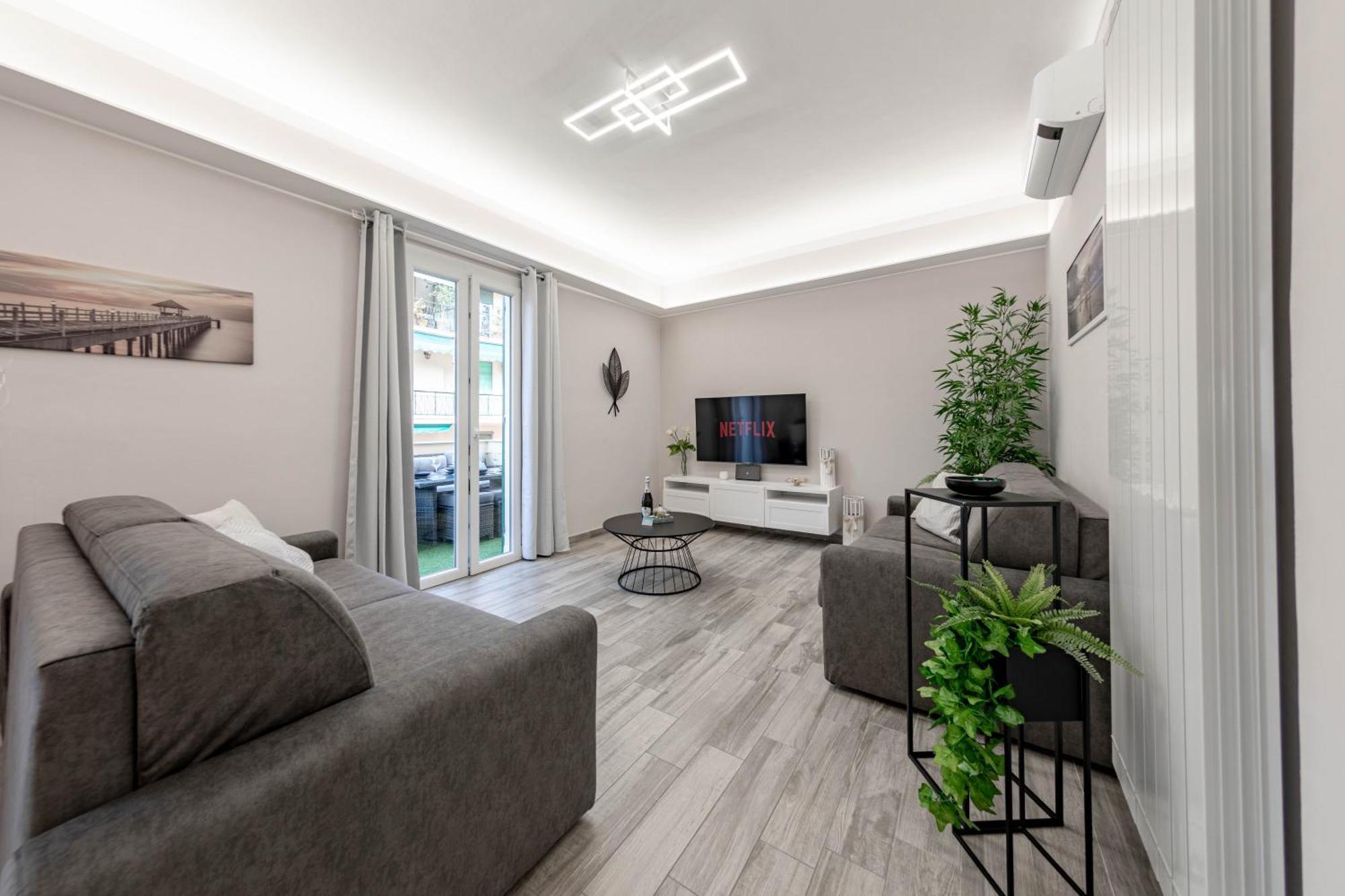 H11 Luxury Sanremo Centro - Elegante - Casino Apartment Luaran gambar